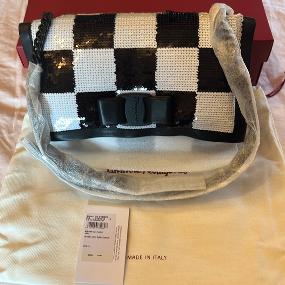 NWT SALVATORE FERRAGAMO VIVA BOW NERO FABRIC BIANCO/NERO SEQUIN BAG. - Picture 7 of 8